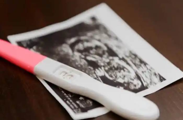 My wife announced her pregnancy in a live stream, unaware that her husband is infertile.-9